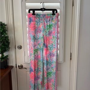 Lilly Pulitzer Colorful Floral Print Pants. Medium.